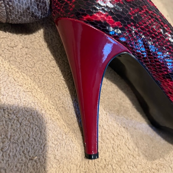 Nine West Red and Black Snakeskin Heels - Picture 3 of 4